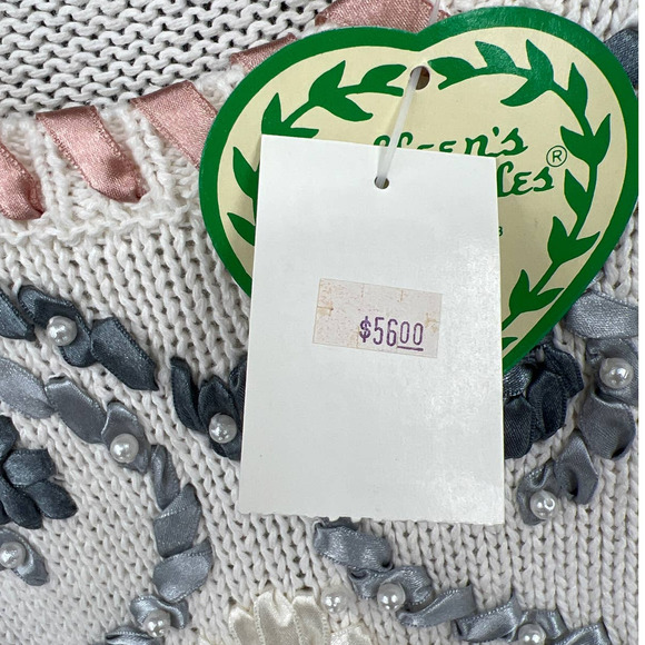 Colleen’s Collection Embroidered Sweater - Picture 7 of 11